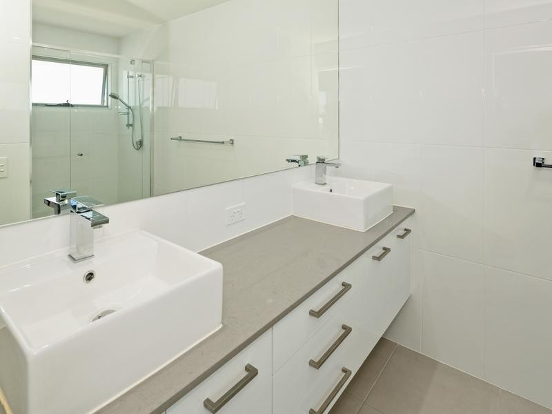 20/1 Waters Close, Hope Island QLD 4212