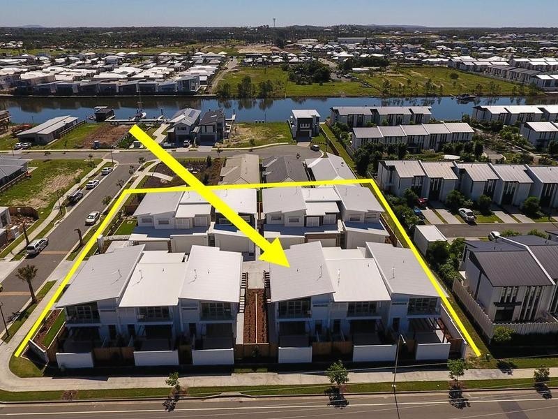 20/1 Waters Close, Hope Island QLD 4212