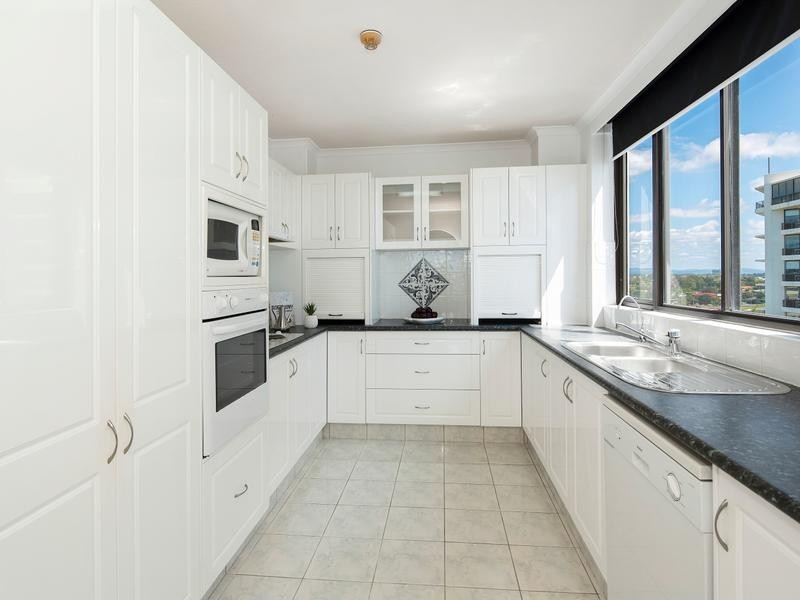33/318 Marine Parade, Labrador QLD 4215