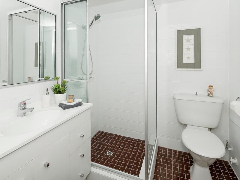 33/318 Marine Parade, Labrador QLD 4215