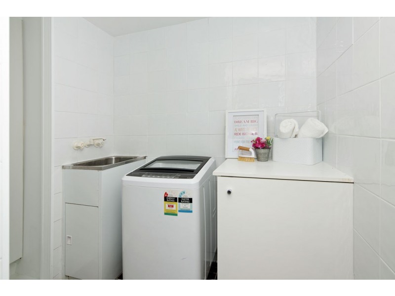 33/318 Marine Parade, Labrador QLD 4215