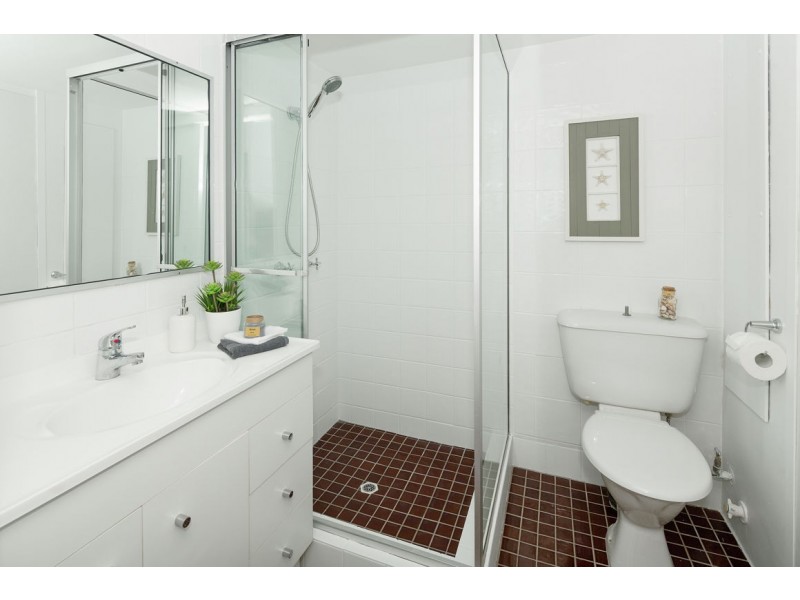 33/318 Marine Parade, Labrador QLD 4215