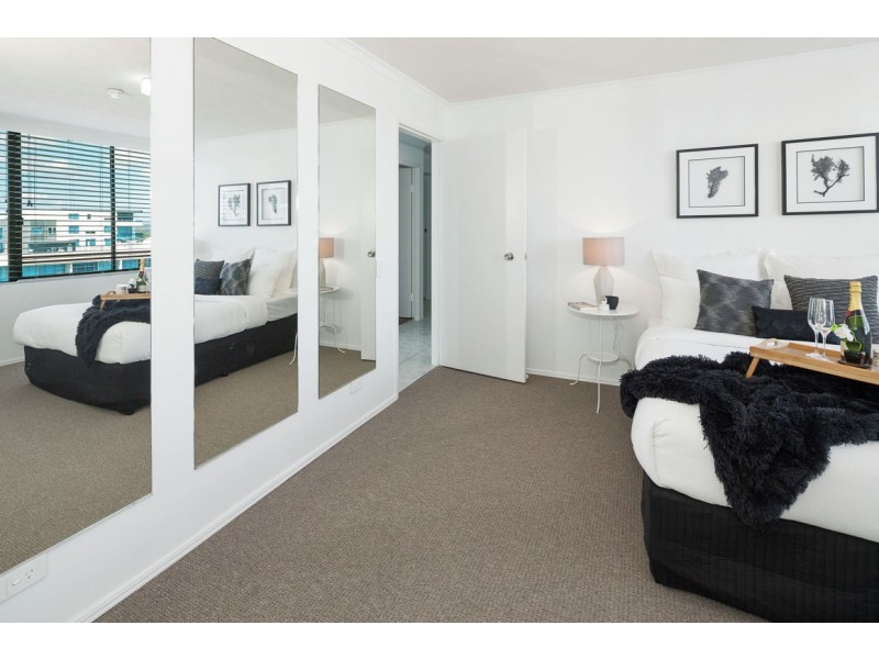 33/318 Marine Parade, Labrador QLD 4215