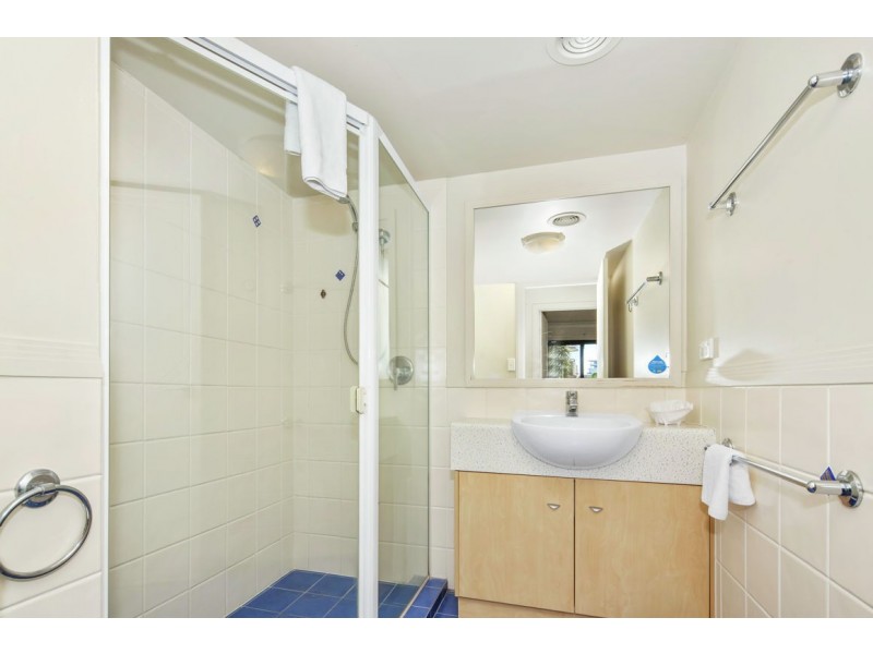 222/392 Marine Parade, Labrador QLD 4215