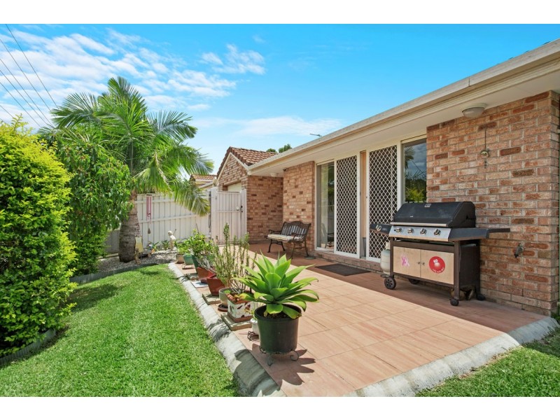2/157 Whiting Street, Labrador QLD 4215