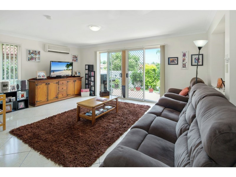 2/157 Whiting Street, Labrador QLD 4215