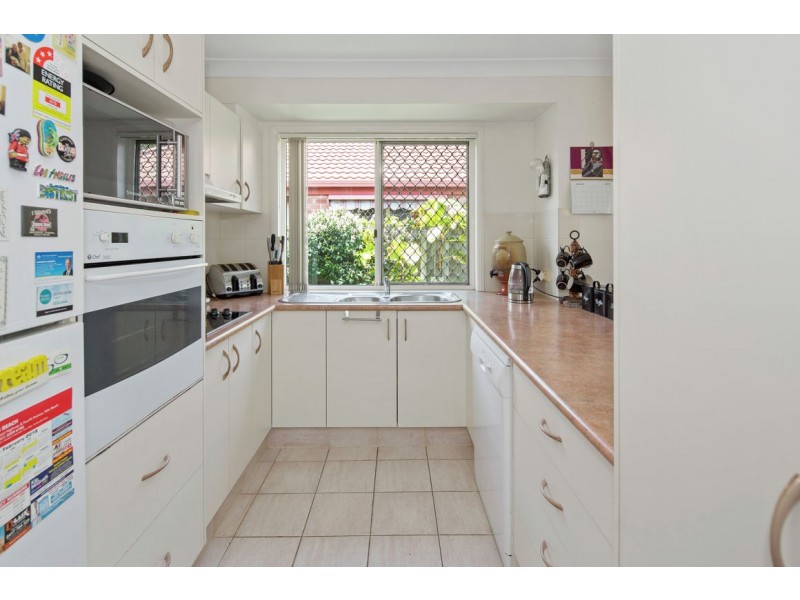 2/157 Whiting Street, Labrador QLD 4215