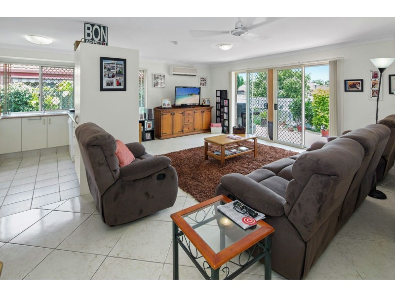 2/157 Whiting Street, Labrador QLD 4215