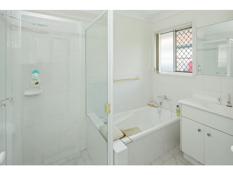 2/157 Whiting Street, Labrador QLD 4215