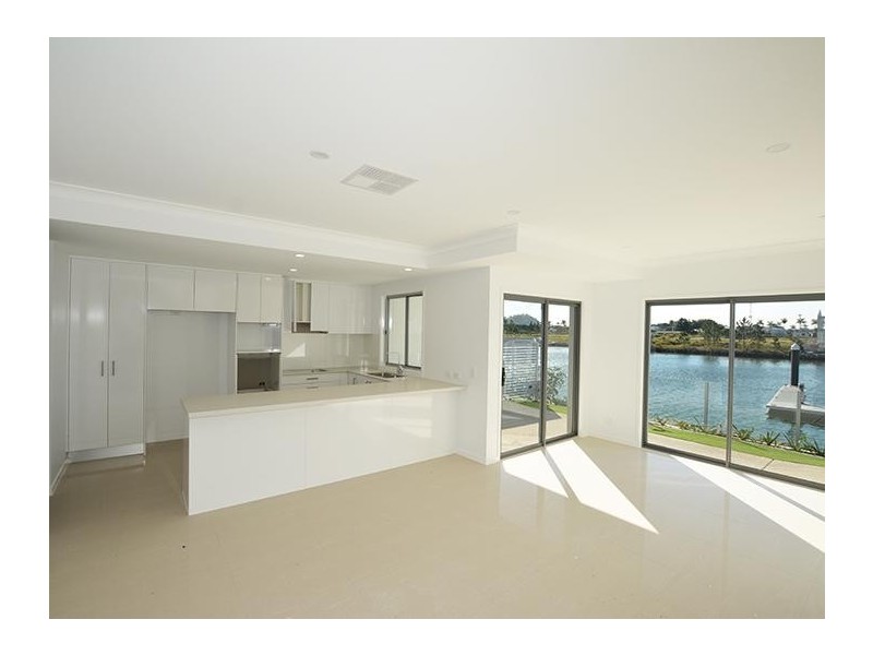 16/156 Marina Quays Boulevard, Hope Island QLD 4212
