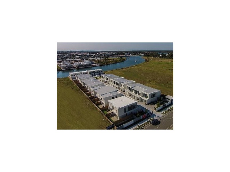 16/156 Marina Quays Boulevard, Hope Island QLD 4212