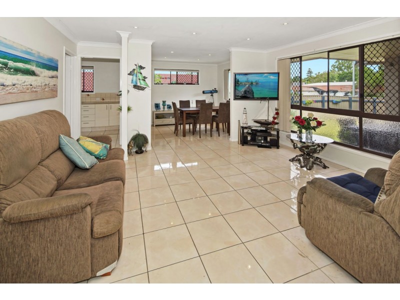 98 Kumbari Avenue, Labrador QLD 4215