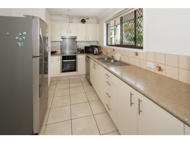 98 Kumbari Avenue, Labrador QLD 4215