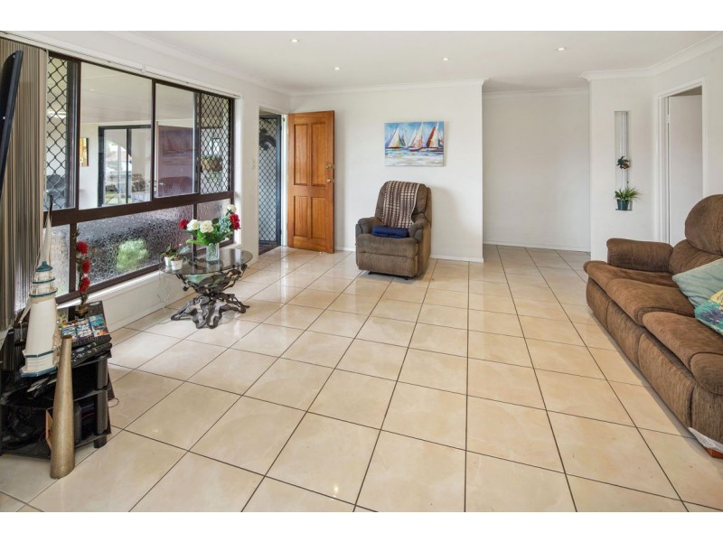 98 Kumbari Avenue, Labrador QLD 4215