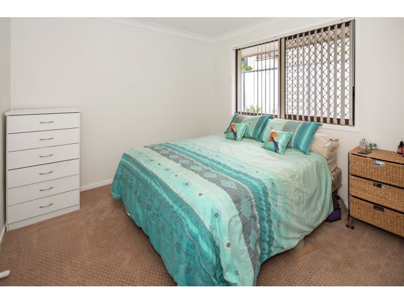 98 Kumbari Avenue, Labrador QLD 4215