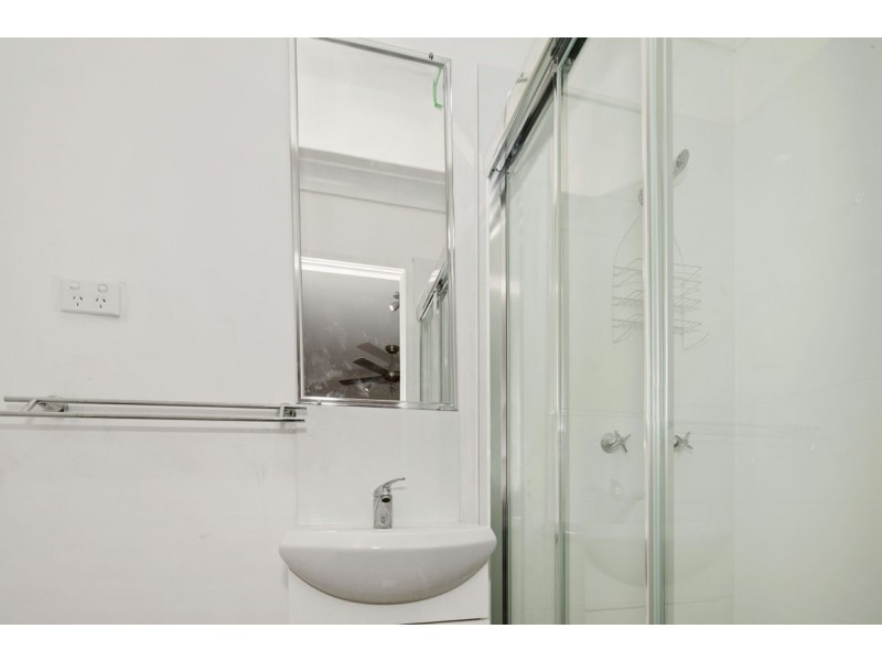 98 Kumbari Avenue, Labrador QLD 4215