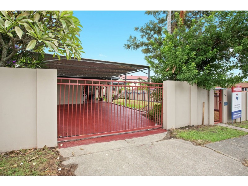 98 Kumbari Avenue, Labrador QLD 4215