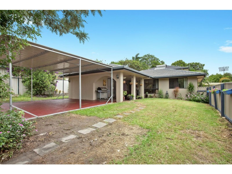 98 Kumbari Avenue, Labrador QLD 4215