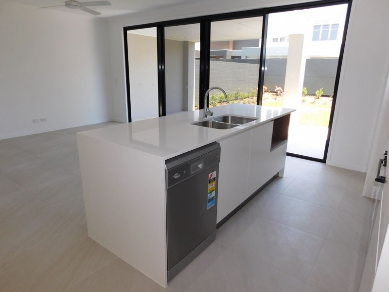 95 Evergreen View, Robina QLD 4226