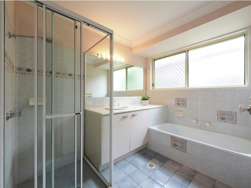 6 Mersing Court, Tanah Merah QLD 4128