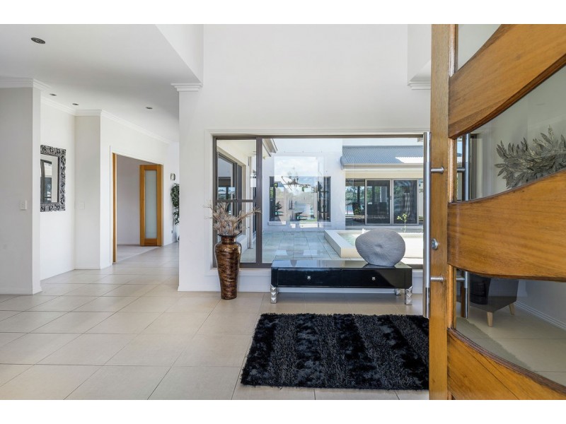 27 North Bank Court, Helensvale QLD 4212