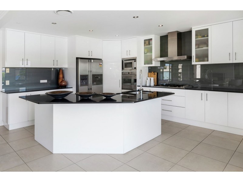 27 North Bank Court, Helensvale QLD 4212