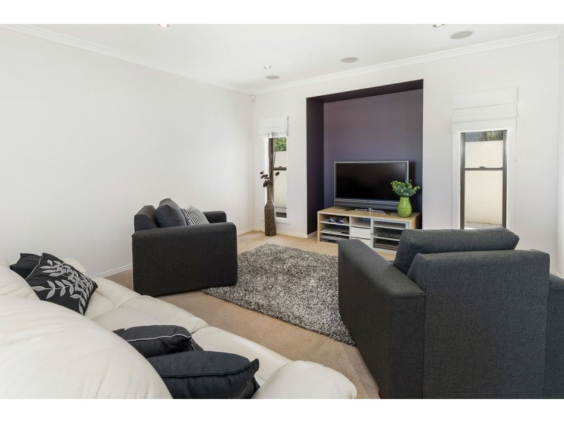 27 North Bank Court, Helensvale QLD 4212