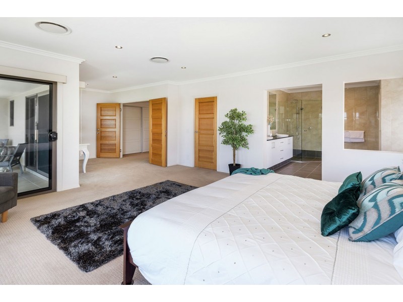 27 North Bank Court, Helensvale QLD 4212