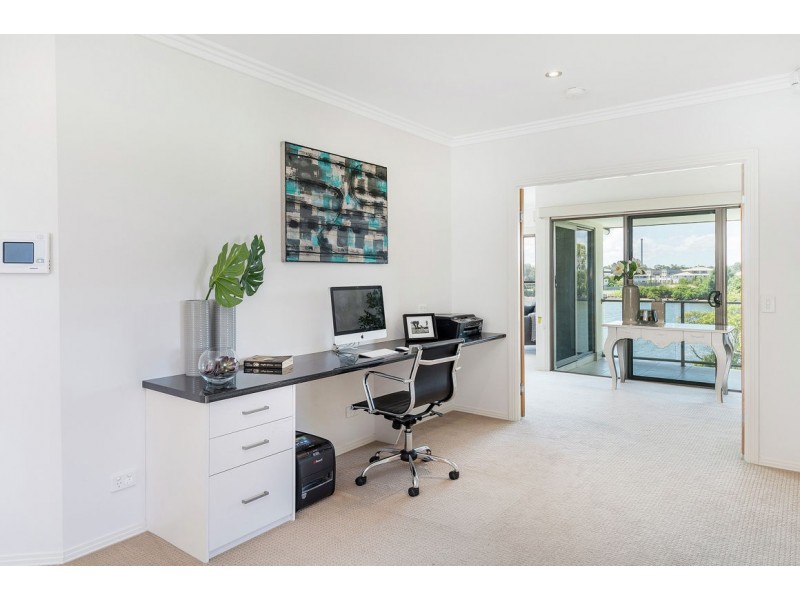 27 North Bank Court, Helensvale QLD 4212