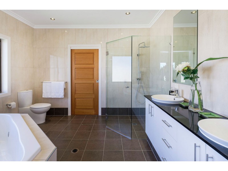 27 North Bank Court, Helensvale QLD 4212