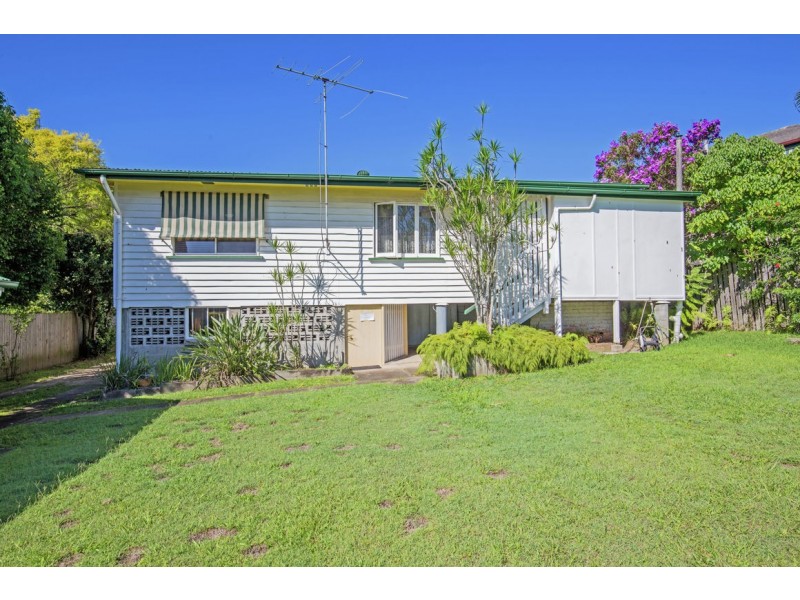27 Mole Avenue, Southport QLD 4215