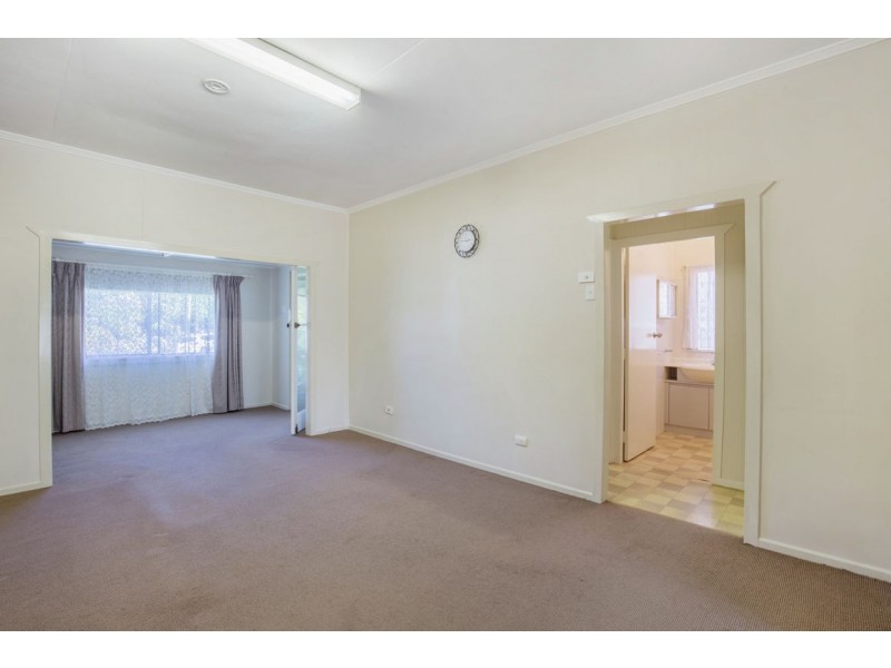 27 Mole Avenue, Southport QLD 4215