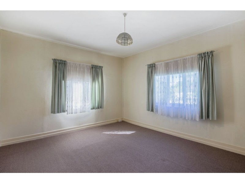 27 Mole Avenue, Southport QLD 4215