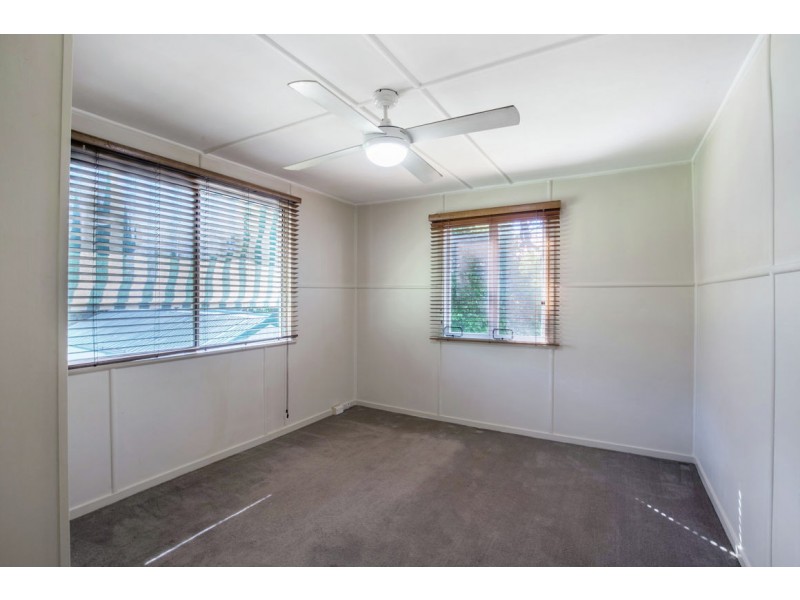 27 Mole Avenue, Southport QLD 4215