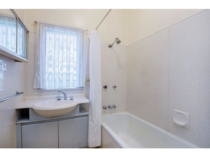 27 Mole Avenue, Southport QLD 4215