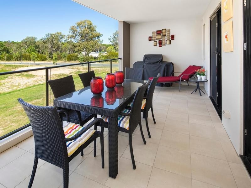 202/35 Halcyon Way, Hope Island QLD 4212