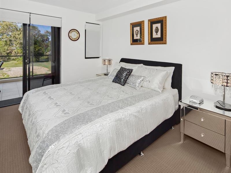 202/35 Halcyon Way, Hope Island QLD 4212
