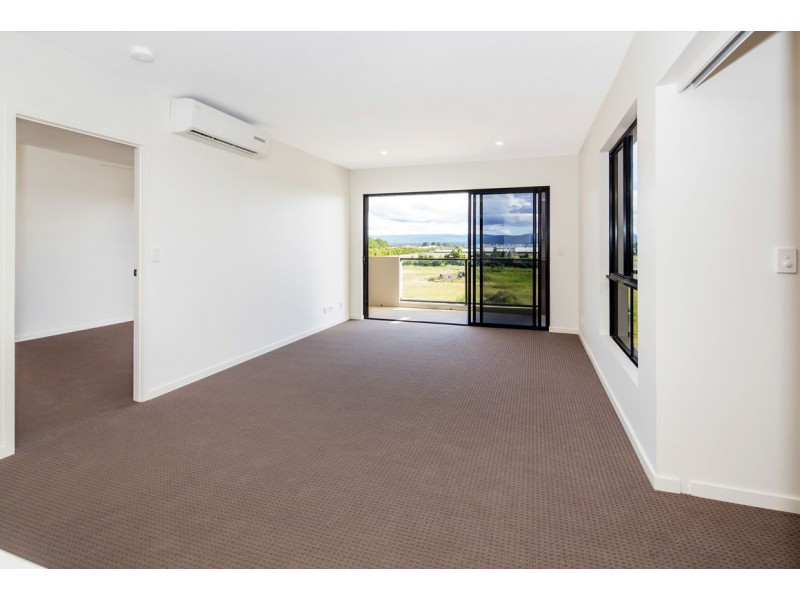 202/35 Halcyon Way, Hope Island QLD 4212