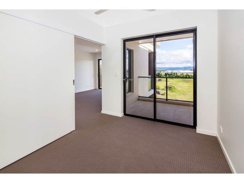 202/35 Halcyon Way, Hope Island QLD 4212