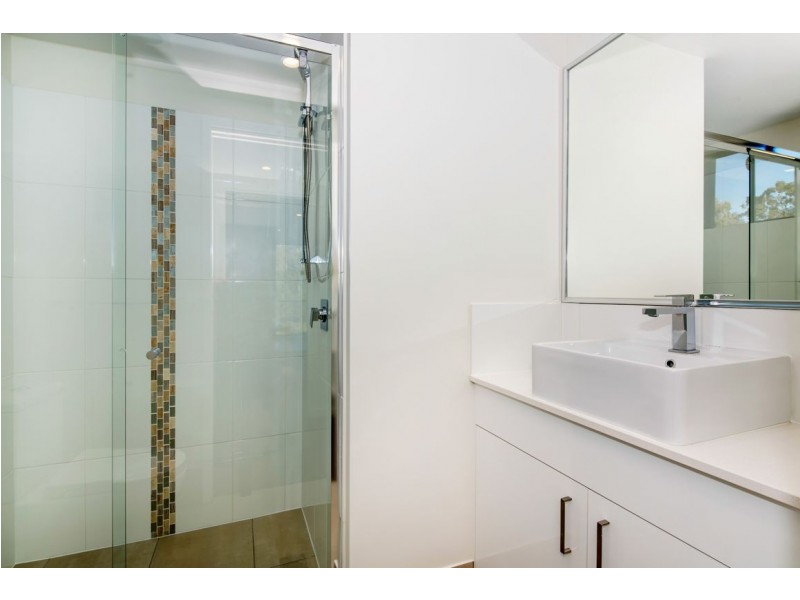 202/35 Halcyon Way, Hope Island QLD 4212