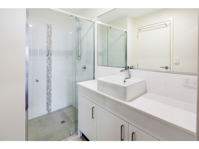 202/35 Halcyon Way, Hope Island QLD 4212
