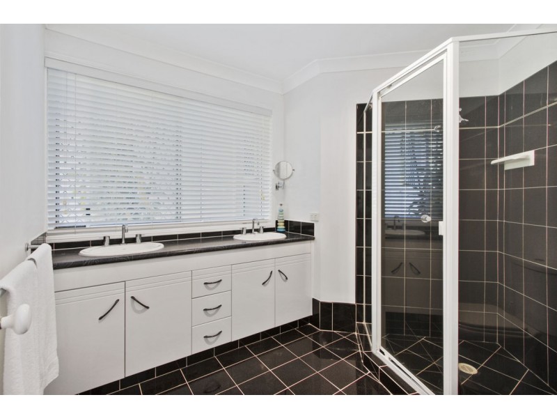 39 Clarence Drive, Helensvale QLD 4212