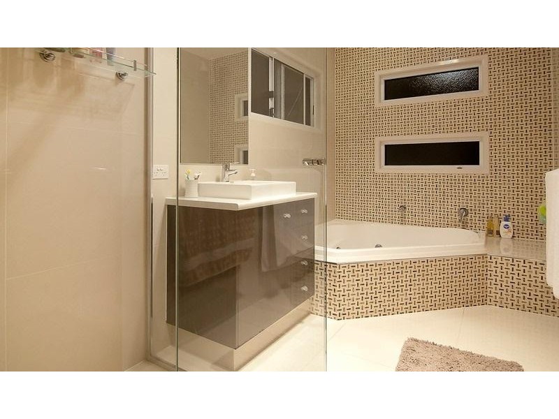 33 Yarabah Cres, Shailer Park QLD 4128