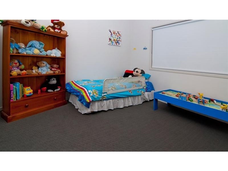 33 Yarabah Cres, Shailer Park QLD 4128