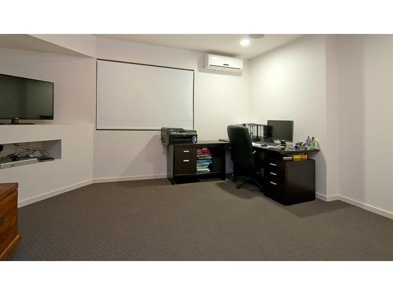 33 Yarabah Cres, Shailer Park QLD 4128