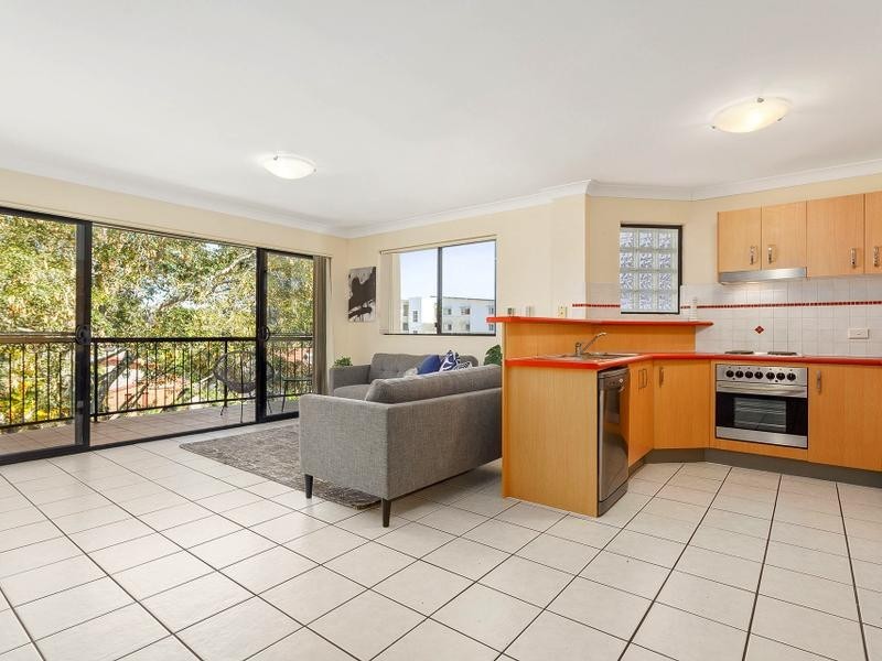 12/2-4 Henry Street, Redcliffe QLD 4020
