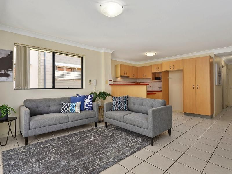 12/2-4 Henry Street, Redcliffe QLD 4020