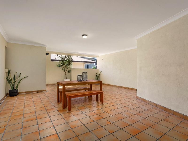 12/2-4 Henry Street, Redcliffe QLD 4020