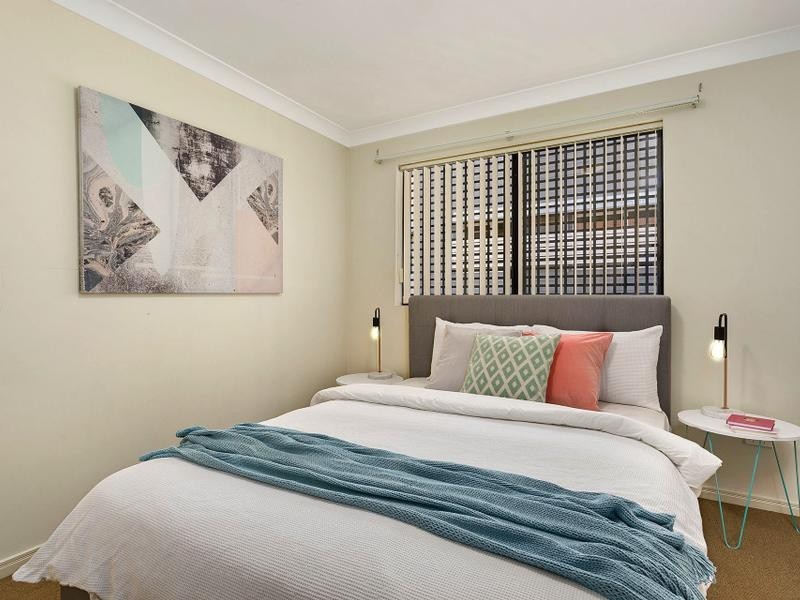 12/2-4 Henry Street, Redcliffe QLD 4020