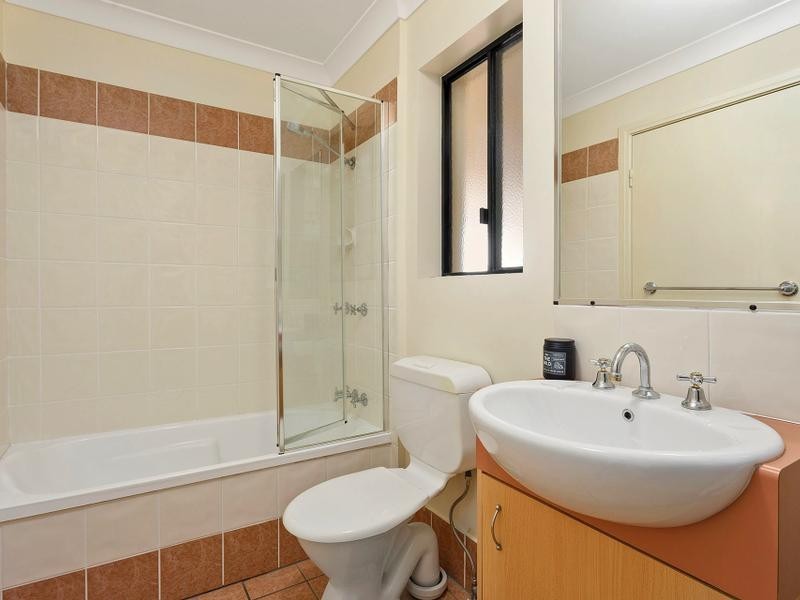 12/2-4 Henry Street, Redcliffe QLD 4020